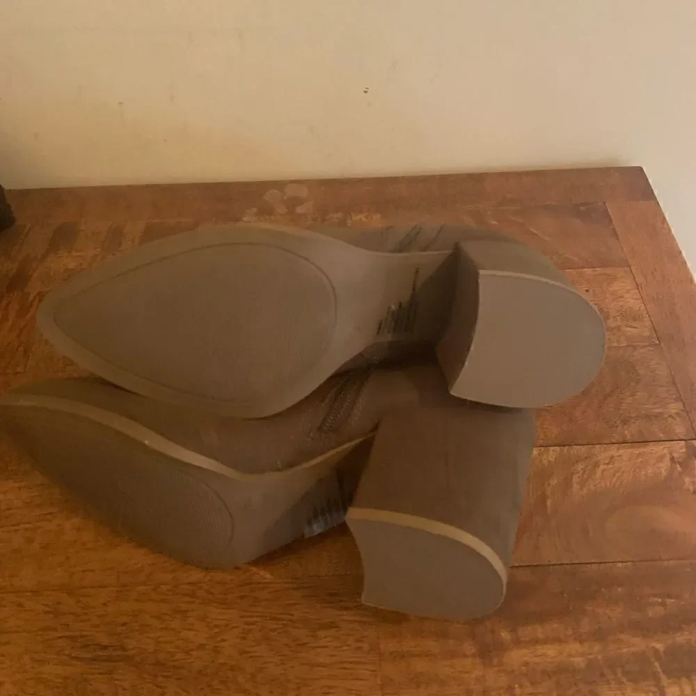 Just Fab Shannan Faux Suede Bootie size 10